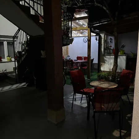 住宿加早餐酒店 娜娜旅馆