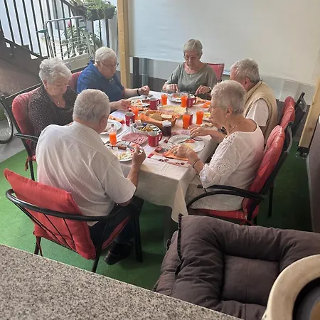 Nana Oda ve Kahvaltı 4*