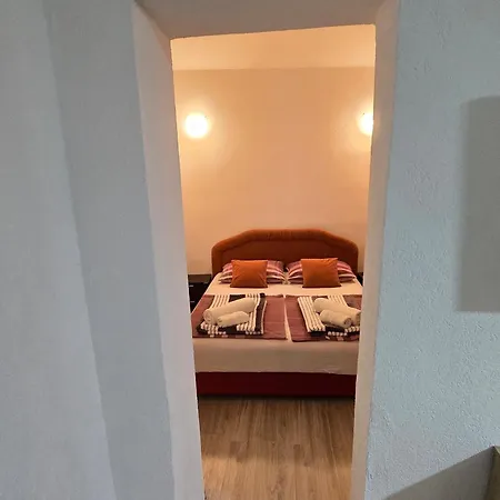 Nana Bed and Breakfast 3*
