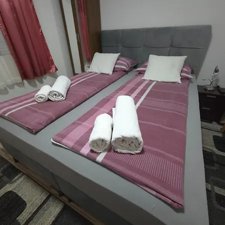 Nana 4* موستار