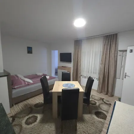 Nana לינה וארוחת בוקר 4*