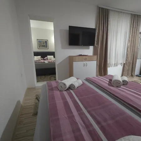 Nana לינה וארוחת בוקר