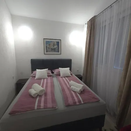 Nana 4* موستار