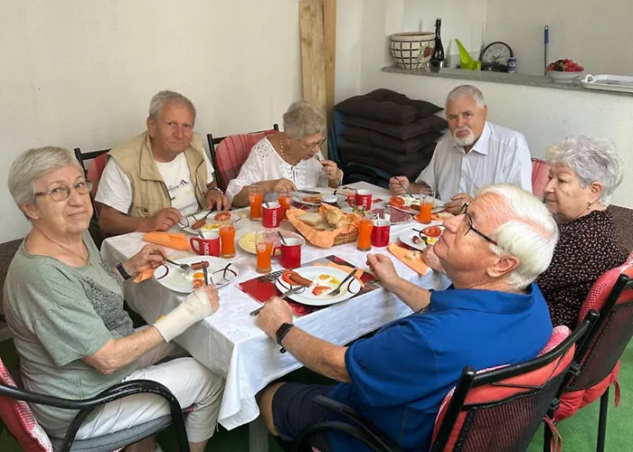 Nana לינה וארוחת בוקר מוסטר