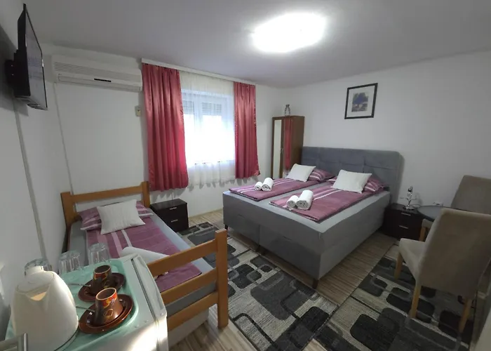 לינה וארוחת בוקר Nana