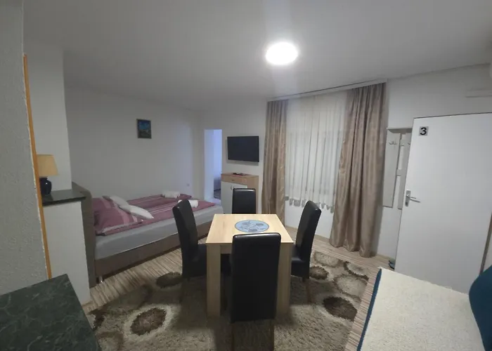 Nana לינה וארוחת בוקר 4*